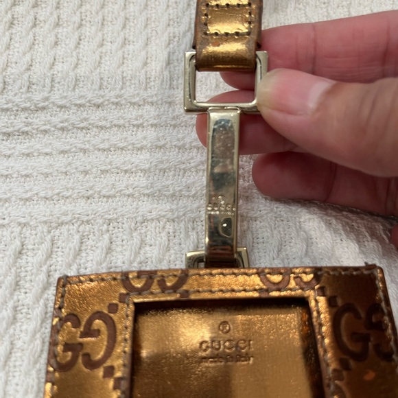 Gucci Vintage GG Gold Metallic Leather Nano IPod Case and Lanyard - Picture 4 of 10